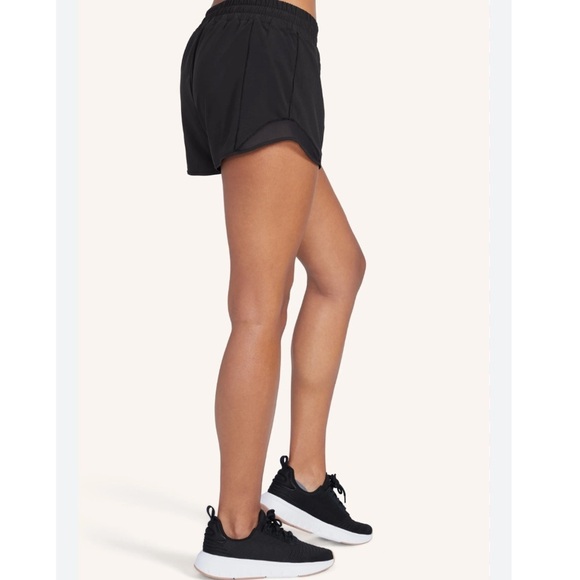NWT Lululemon Hotty Hot Low-Rise Lined Short in Black - Picture 3 of 15